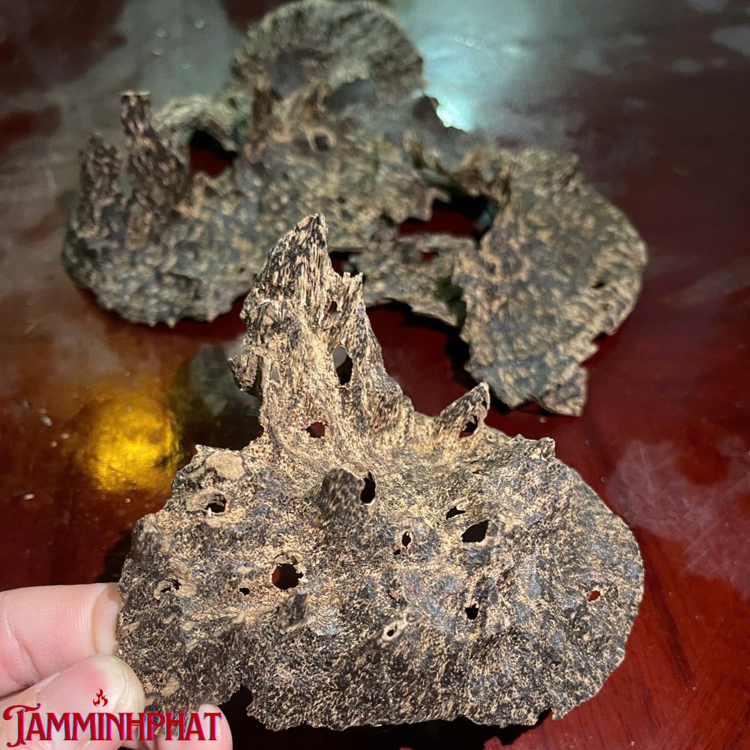 TRẦM MIẾNG CHÌM TỰ NHIÊN