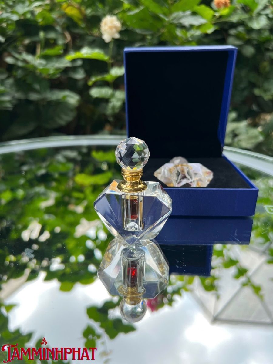 Lọ tinh dầu Trầm chưng CO2  lọ Pha lê