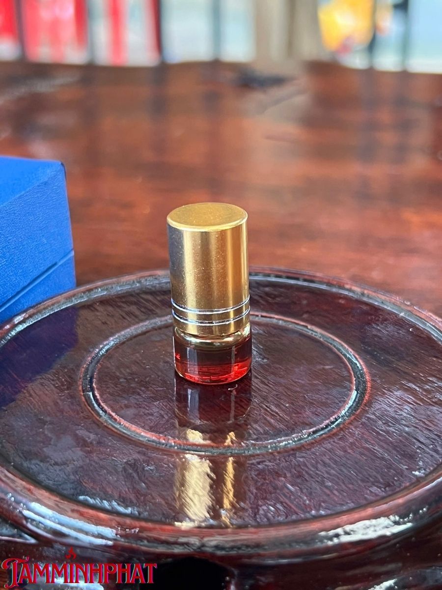 Lọ tinh dầu Trầm chưng CO2 Lọ bi lăn